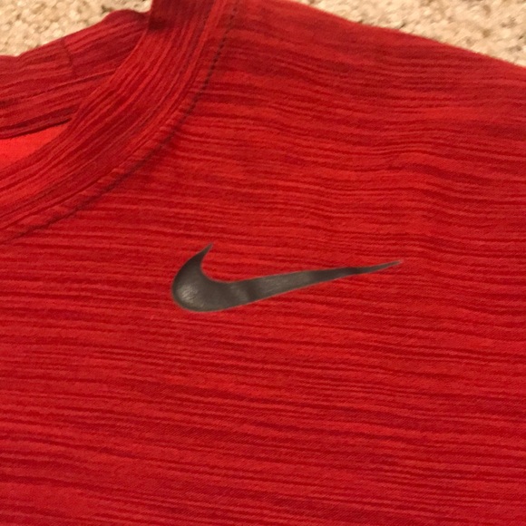 *NEW* Nike Dri-Fit Training T-Shirt - Picture 2 of 4